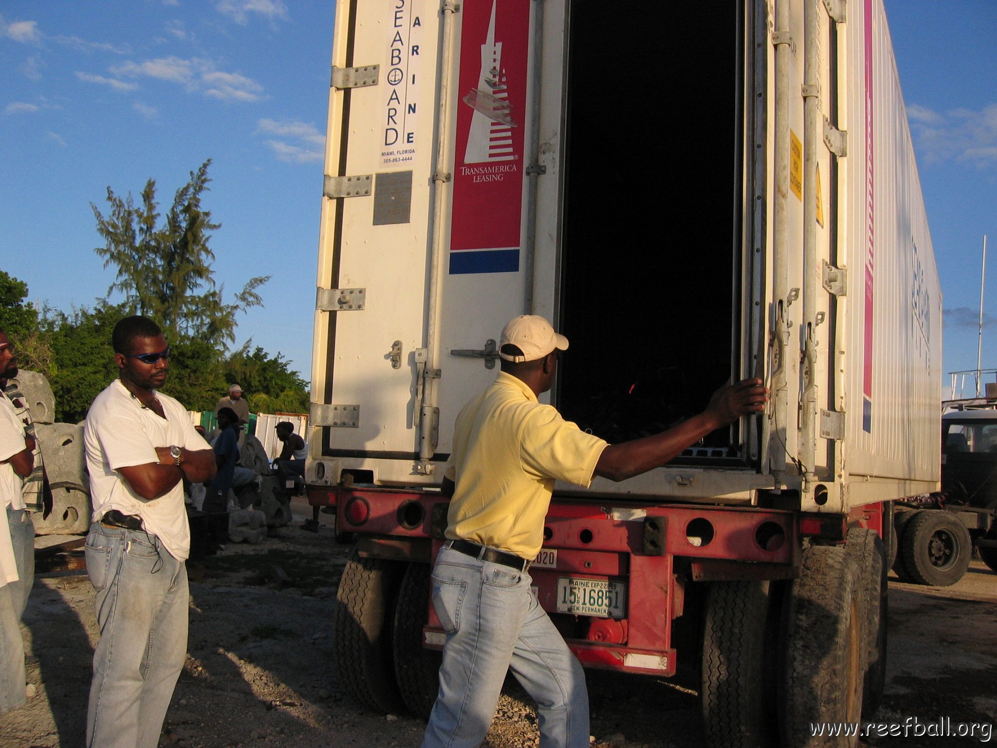 openingcontainerandfirstday4000mangroves_005