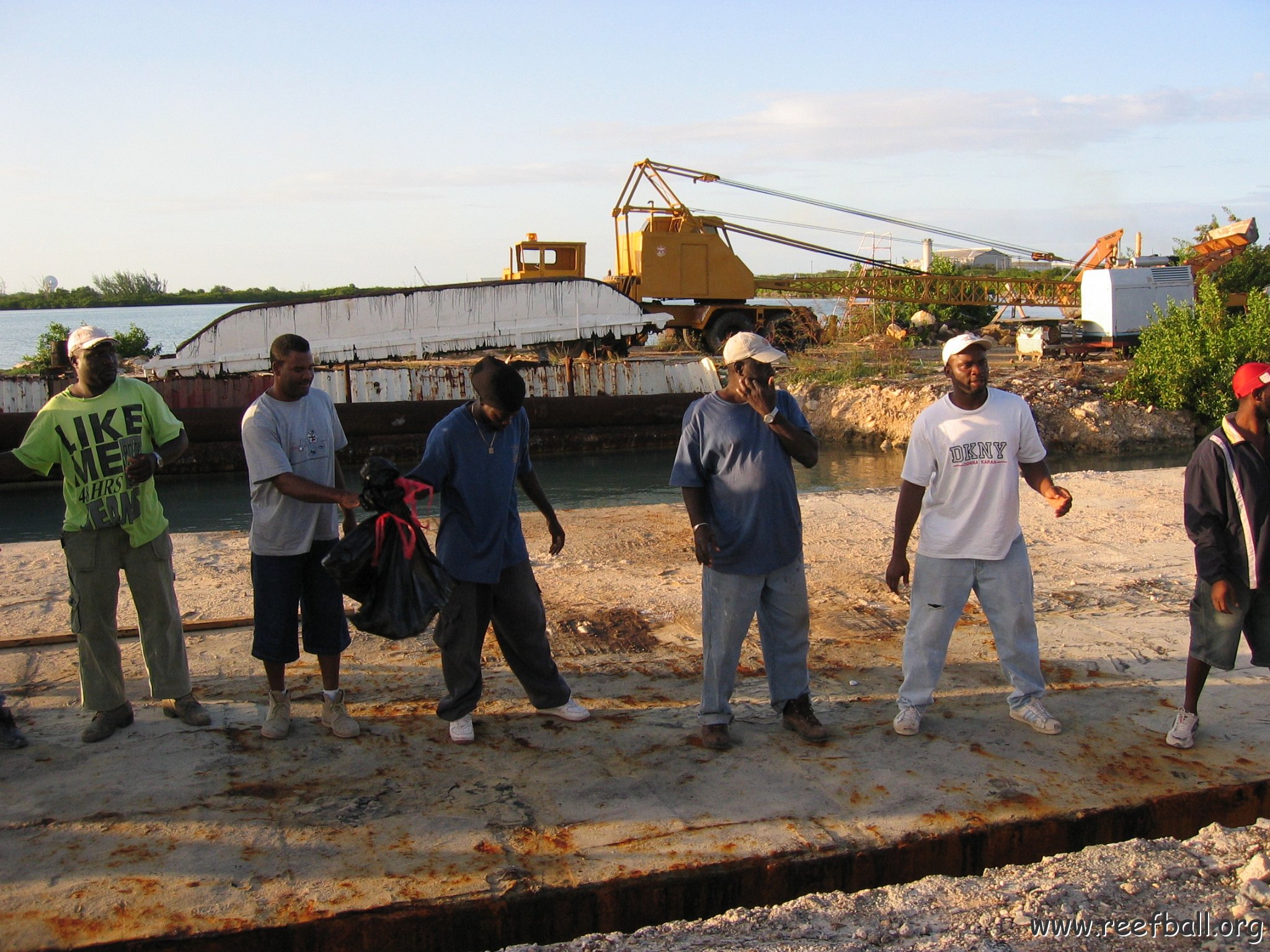 openingcontainerandfirstday4000mangroves_007