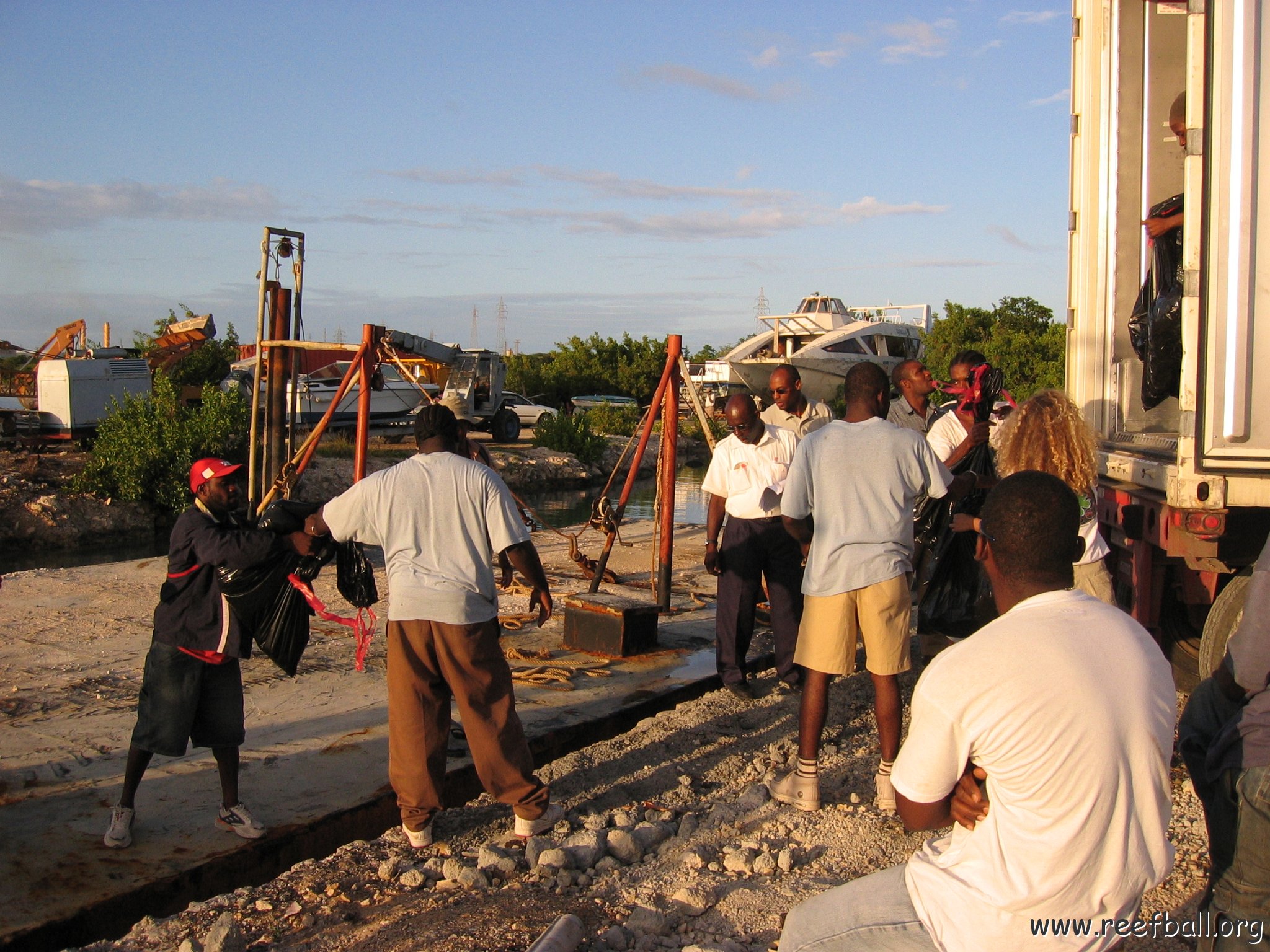 openingcontainerandfirstday4000mangroves_008