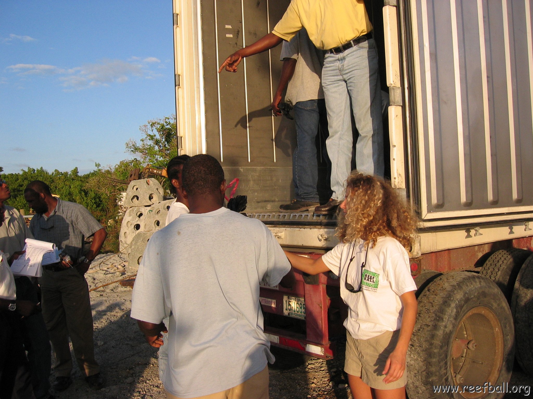 openingcontainerandfirstday4000mangroves_013