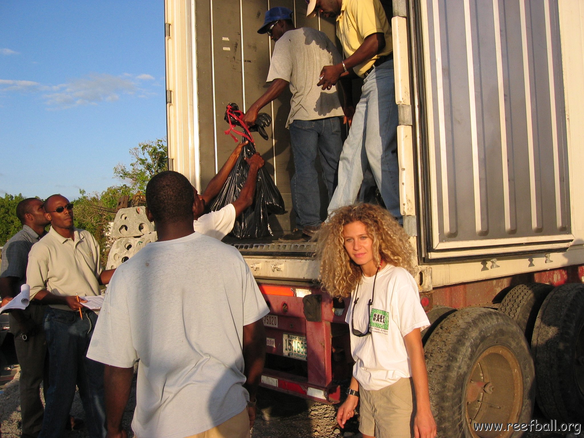 openingcontainerandfirstday4000mangroves_014