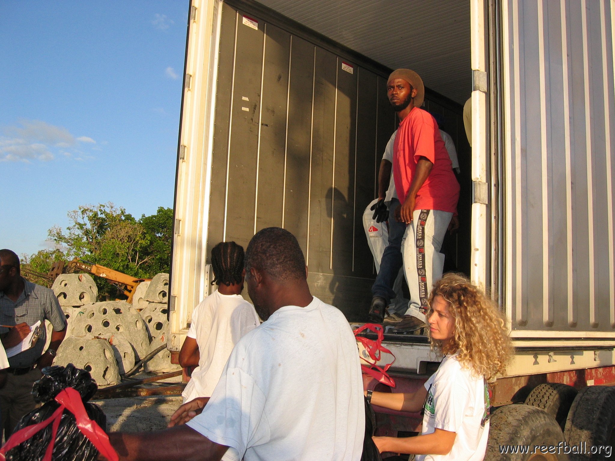 openingcontainerandfirstday4000mangroves_016