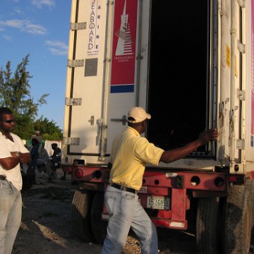 openingcontainerandfirstday4000mangroves_005