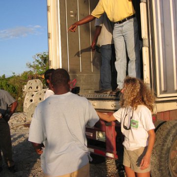 openingcontainerandfirstday4000mangroves_013