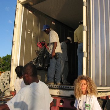 openingcontainerandfirstday4000mangroves_015