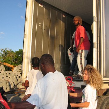 openingcontainerandfirstday4000mangroves_016