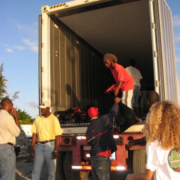 openingcontainerandfirstday4000mangroves_018