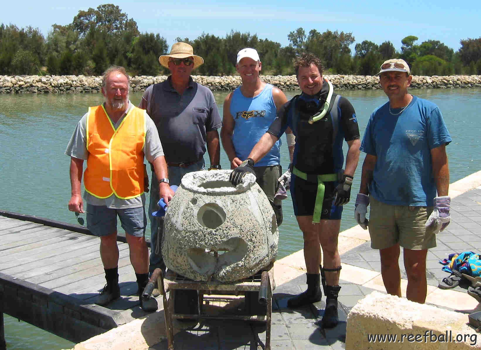 mariners_cove_wa-group_2004