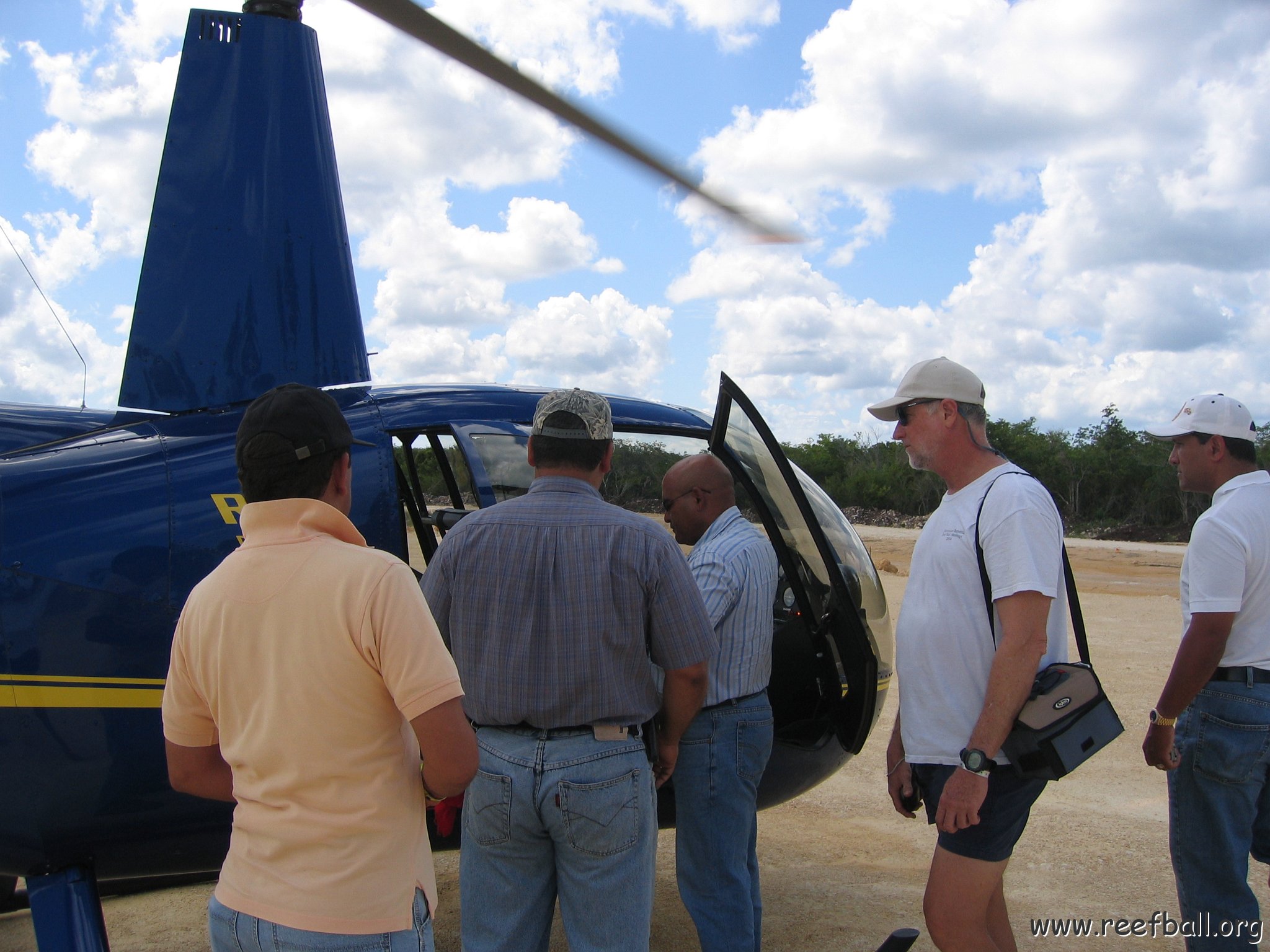 dominicanmay2007helosurveycanoladominicusiberostar 037