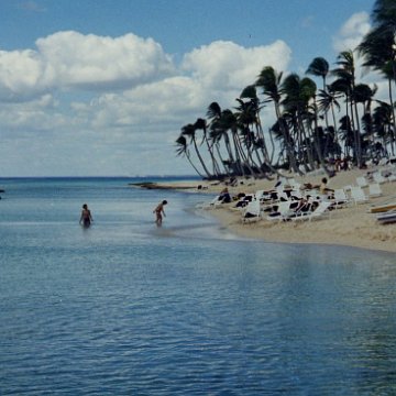 feb99_center_beach