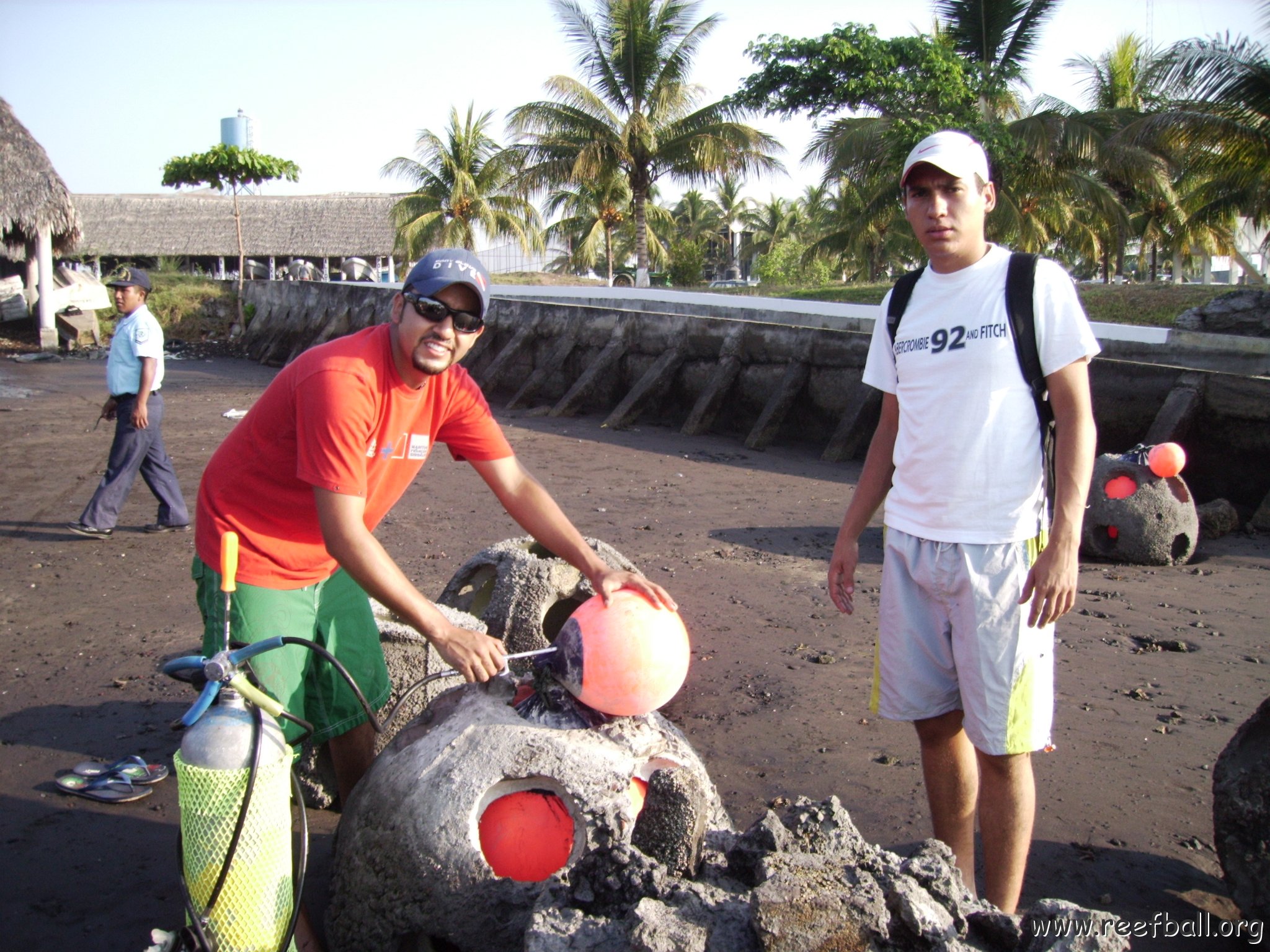 Reef Ball Guatemala Pana Divers 26 Feb. 06 026