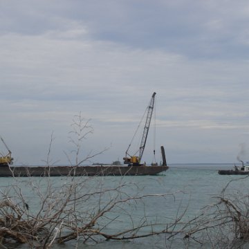 work barge arrives (1)